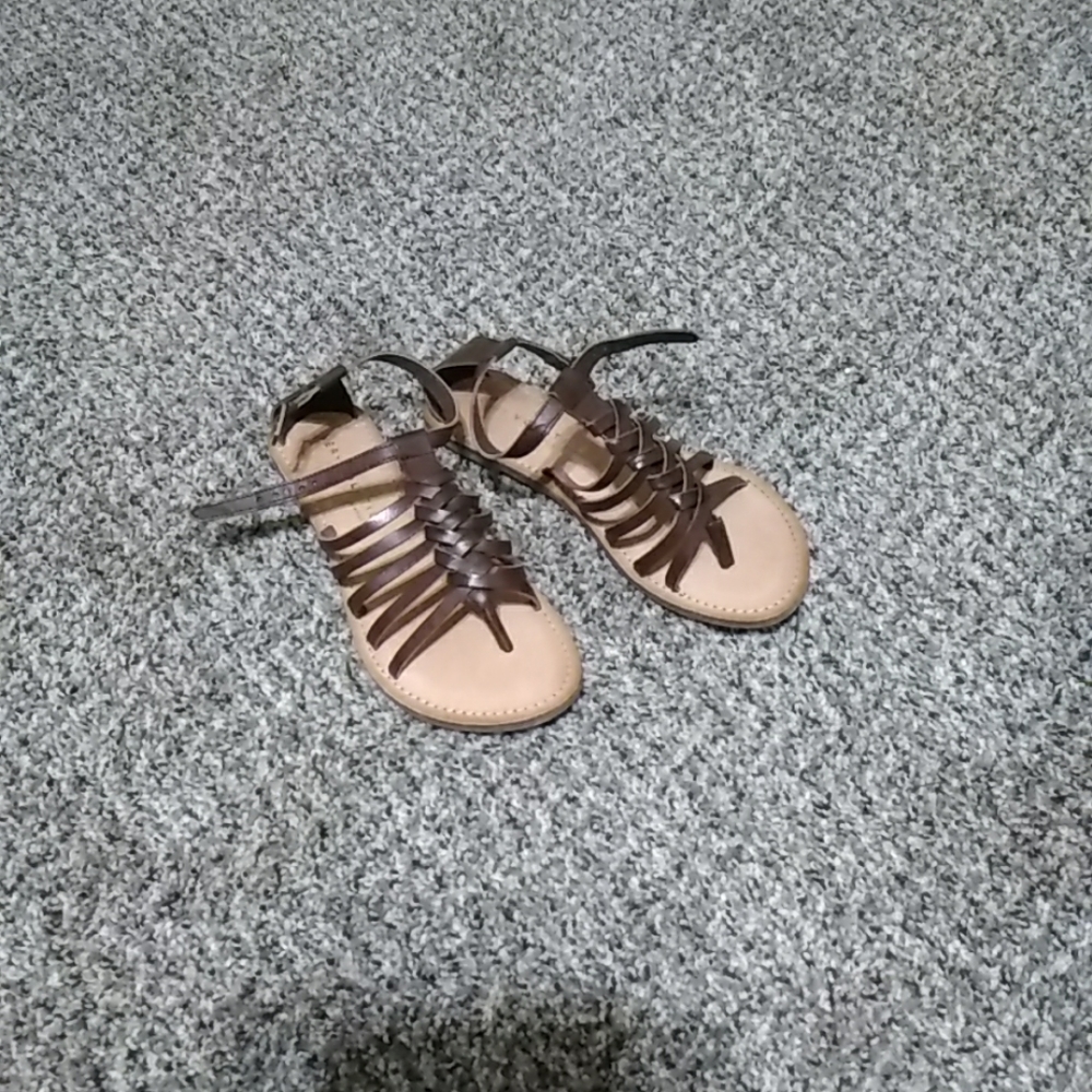 Very Volatile brown sandals size 8 fits like 6